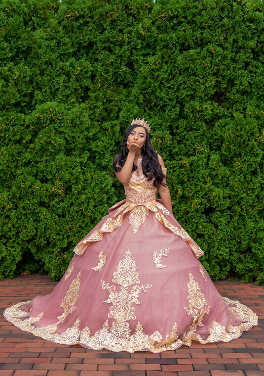 Quincea&ntilde;era portrait session photographed by JCF Timeless